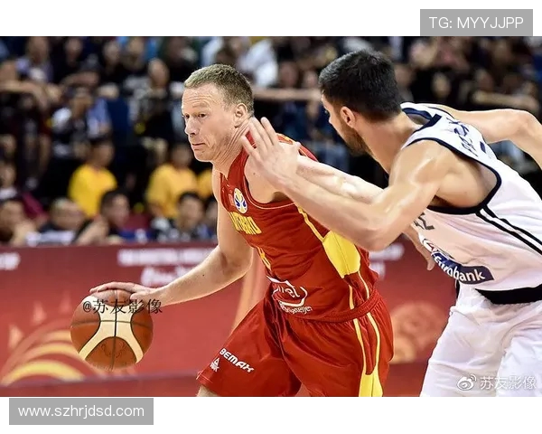 南京篮球队在邀请赛中以75分稳居积分榜首位竞争激烈引人关注